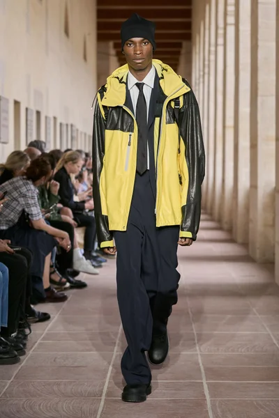 Look 11